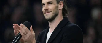 Bale’s Backing for ‘Genius’ Ancelotti Puts Heat on Man United’s Big Call