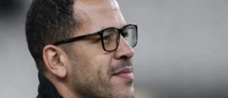 Chelsea handed inside track on Sunderland’s Robin Roefs as ‘hidden’ clause changes summer equation