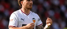 Harvey Elliott’s Valencia loan goes from bad to worse after red card