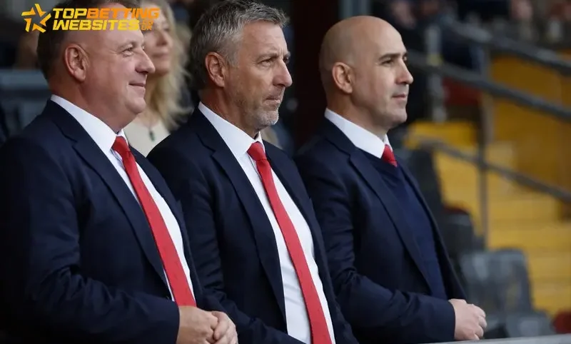 United turn to Shea Charles as Wilcox lines up a smart Saints raid